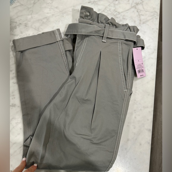 Denim - NWT high waist cropped pants (denim)